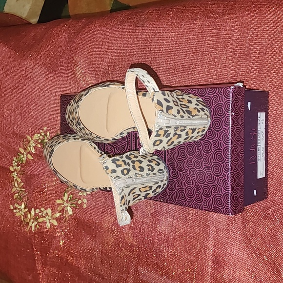 Shoe - Picture 2 of 4